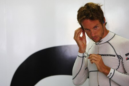 SAO PAULO, BRAZIL - OCTOBER 18:  Jenson Button of Great Britain and Brawn GP prepares to drive during the Brazilian Formula One Grand Prix at the Interlagos Circuit on October 18, 2009 in Sao Paulo, Brazil.  <br /><br /><span class="help">(Photo by Mark Thompson/Getty Images)</span>