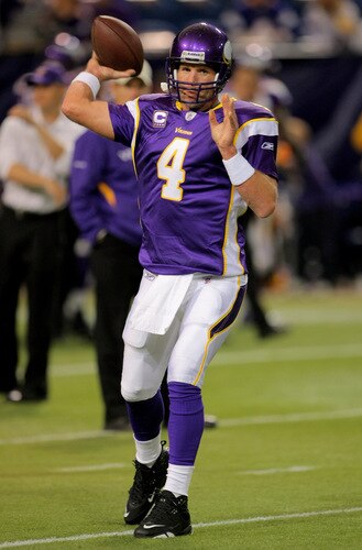 MINNEAPOLIS - OCTOBER 18:  Quarterback Brett Favre #4 of the Minnesota Vikings warm ups prior to facing the Baltimore Ravens during NFL action at Hubert H. Humphrey Metrodome on October 18, 2009 in Minneapolis, Minnesota.  <br /><br /><span class="help">(Photo by Doug Pensinger/Getty Images)</span>