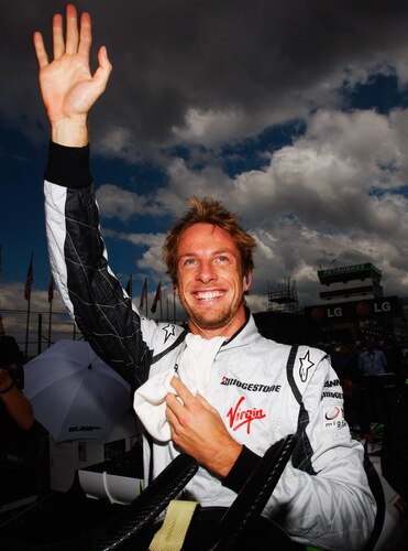 SAO PAULO, BRAZIL - OCTOBER 18:  Jenson Button of Great Britain and Brawn GP waves to the crowd before the start of the Brazilian Formula One Grand Prix at the Interlagos Circuit on October 18, 2009 in Sao Paulo, Brazil.  <br /><br /><span class="help">(Photo by Mark Thompson/Getty Images)</span>