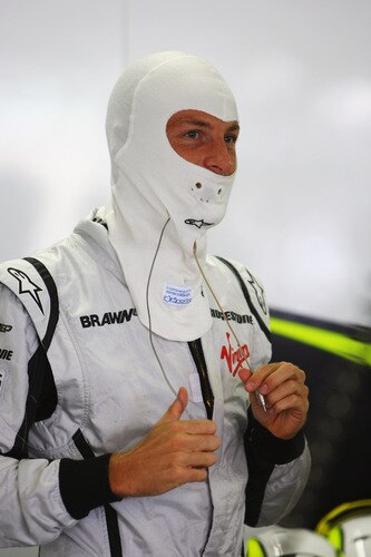 SAO PAULO, BRAZIL - OCTOBER 18:  Jenson Button of Great Britain and Brawn GP prepares to drive during the Brazilian Formula One Grand Prix at the Interlagos Circuit on October 18, 2009 in Sao Paulo, Brazil.  <br /><br /><span class="help">(Photo by Mark Thompson/Getty Images)</span>