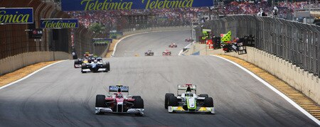 SAO PAULO, BRAZIL - OCTOBER 18:  Kamui Kobayashi (L) of Japan and Toyota and Jenson Button (R) of Great Britain and Brawn GP race into turn one during the Brazilian Formula One Grand Prix at the Interlagos Circuit on October 18, 2009 in Sao Paulo, Brazil.  <br /><br /><span class="help">(Photo by Mark Thompson/Getty Images)</span>