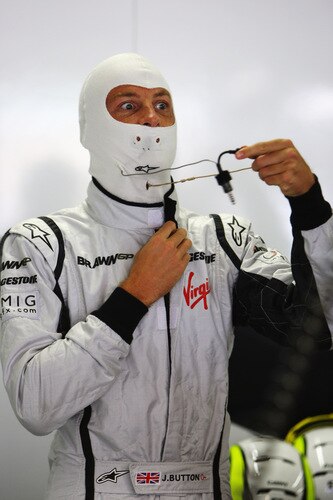 SAO PAULO, BRAZIL - OCTOBER 18:  Jenson Button of Great Britain and Brawn GP prepares to drive during the Brazilian Formula One Grand Prix at the Interlagos Circuit on October 18, 2009 in Sao Paulo, Brazil.  <br /><br /><span class="help">(Photo by Mark Thompson/Getty Images)</span>