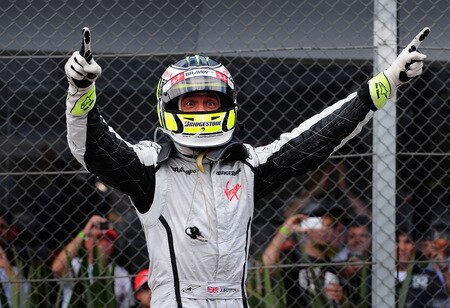 SAO PAULO, BRAZIL - OCTOBER 18:  Jenson Button of Great Britain and Brawn GP celebrates in parc ferme after clinching the F1 World Drivers Championship during the Brazilian Formula One Grand Prix at the Interlagos Circuit on October 18, 2009 in Sao Paulo, Brazil.  <br /><br /><span class="help">(Photo by Clive Mason/Getty Images)</span>