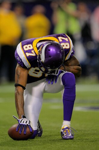 MINNEAPOLIS - OCTOBER 18:  Wide receiver Bernard Berrian #87 of the Minnesota Vikings pauses as he celebrates his first quarter touchdown reception against the Baltimore Ravens during NFL action at Hubert H. Humphrey Metrodome on October 18, 2009 in Minneapolis, Minnesota.  <br /><br /><span class="help">(Photo by Doug Pensinger/Getty Images)</span>