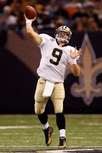 NEW ORLEANS - OCTOBER 18:  Drew Brees #9 of the New Orleans Saints throws the ball against the New York Giants at the Louisiana Superdome on October 18, 2009 in New Orleans, Louisiana.  <br /><br /><span class="help">(Photo by Chris Graythen/Getty Images)</span>