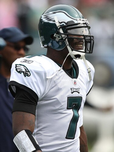OAKLAND, CA - OCTOBER 18:  Michael Vick #7 of the Philadelphia Eagles walks off the field during pre-game against the Oakland Raiders during an NFL game at the Oakland-Alameda County Coliseum on October 18, 2009 in Oakland, California. California.  <br /><br /><span class="help">(Photo by Jed Jacobsohn/Getty Images)</span>