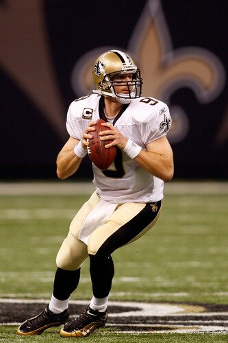 NEW ORLEANS - OCTOBER 18:  Drew Brees #9 of the New Orleans Saints throws a pass against the New York Giants at the Louisiana Superdome on October 18, 2009 in New Orleans, Louisiana.  The Saints defeated the Giants 48-27.  <br /><br /><span class="help">(Photo by Chris Graythen/Getty Images)</span>