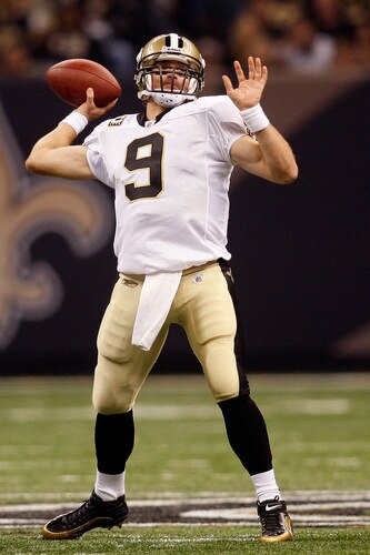 NEW ORLEANS - OCTOBER 18:  Drew Brees #9 of the New Orleans Saints throws a pass against the New York Giants at the Louisiana Superdome on October 18, 2009 in New Orleans, Louisiana.  The Saints defeated the Giants 48-27.  <br /><br /><span class="help">(Photo by Chris Graythen/Getty Images)</span>
