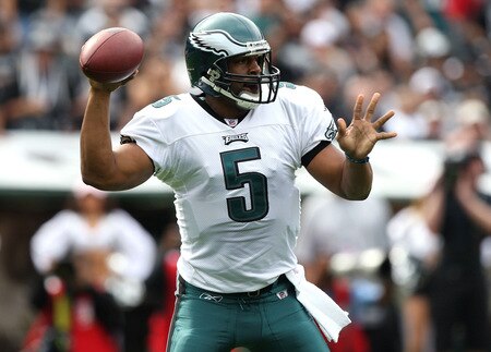 OAKLAND, CA - OCTOBER 18:  Donovan McNabb #5 of the Philadelphia Eagles passes against the Oakland Raiders during an NFL game at the Oakland-Alameda County Coliseum on October 18, 2009 in Oakland, California.  <br /><br /><span class="help">(Photo by Jed Jacobsohn/Getty Images)</span>