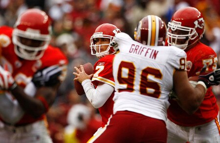 LANDOVER, MD - OCTOBER 18:  Matt Cassel #7 of the Kansas City Chiefs drops back to pass against the Washington Redskins October 18, 2009 at FedEx Field in Landover, Maryland.The Chiefs won the game 14-6.  <br /><br /><span class="help">(Photo by Win McNamee/Getty Images)</span>