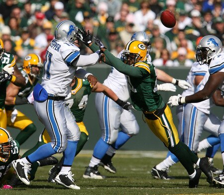 GREEN BAY, WI - OCTOBER 18:  Charles Woodson #21 of the Green Bay Packers forces an early throw by Daunte Culpepper #11 of Detroit Lions at Lambeau Field on October 18, 2009 in Green Bay, Wisconsin. The Packers defeated the Lions 26-0. <br /><br /><span class="help">(Photo by Jonathan Daniel/Getty Images)</span>