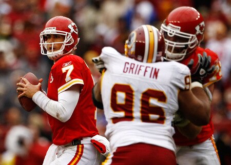 LANDOVER, MD - OCTOBER 18:  Matt Cassel #7 of the Kansas City Chiefs drops back to pass against the Washington Redskins October 18, 2009 at FedEx Field in Landover, Maryland.The Chiefs won the game 14-6.  <br /><br /><span class="help">(Photo by Win McNamee/Getty Images)</span>