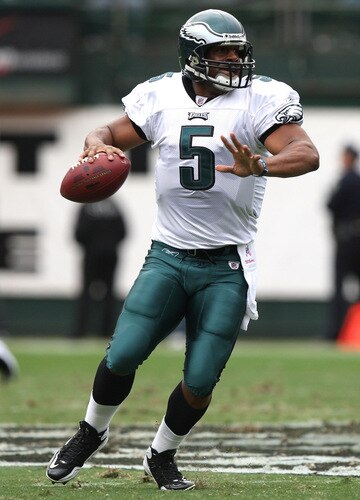 OAKLAND, CA - OCTOBER 18:  Donovan McNabb #5 of the Philadelphia Eagles passes against the Oakland Raiders during an NFL game at the Oakland-Alameda County Coliseum on October 18, 2009 in Oakland, California.  <br /><br /><span class="help">(Photo by Jed Jacobsohn/Getty Images)</span>