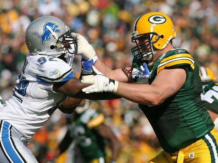 GREEN BAY, WI - OCTOBER 18:  Chad Clifton #76 of the Green Bay Packers blocks Cliff Avril #92 of the Detroit Lions at Lambeau Field on October 18, 2009 in Green Bay, Wisconsin. The Packers defeated the Lions 26-0. <br /><br /><span class="help">(Photo by Jonathan Daniel/Getty Images)</span>