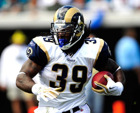 JACKSONVILLE, FL - OCTOBER 18:  Steven Jackson #39 of the St.Louis Rams runs against the Jacksonville Jaguars at Jacksonville Municipal Stadium on October 18, 2009 in Jacksonville, Florida.  <br /><br /><span class="help">(Photo by Sam Greenwood/Getty Images)</span>