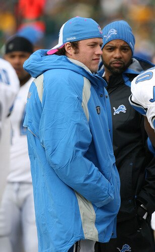 GREEN BAY, WI - OCTOBER 18:  Injured quarterback Matthew Stafford #9 of the Detroit Lions talks with teammates on the sidelines during a game against the Green Bay Packers at Lambeau Field on October 18, 2009 in Green Bay, Wisconsin. The Packers defeated the Lions 26-0. <br /><br /><span class="help">(Photo by Jonathan Daniel/Getty Images)</span>
