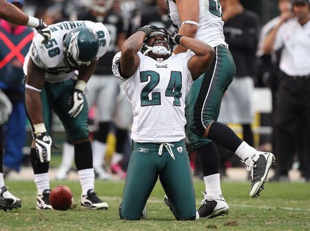 OAKLAND, CA - OCTOBER 18: Sheldon Brown #24 of the Philadelphia Eagles reacts after missing an interception against the Oakland Raiders during an NFL game at the Oakland-Alameda County Coliseum on October 18, 2009 in Oakland, California.  <br /><br /><span class="help">(Photo by Jed Jacobsohn/Getty Images)</span>