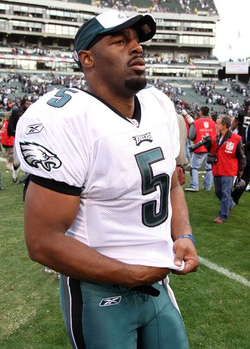 OAKLAND, CA - OCTOBER 18:  Donovan McNabb #5 of the Philadelphia Eagles walks off the field after losing to the Oakland Raiders during an NFL game at the Oakland-Alameda County Coliseum on October 18, 2009 in Oakland, California.  <br /><br /><span class="help">(Photo by Jed Jacobsohn/Getty Images)</span>