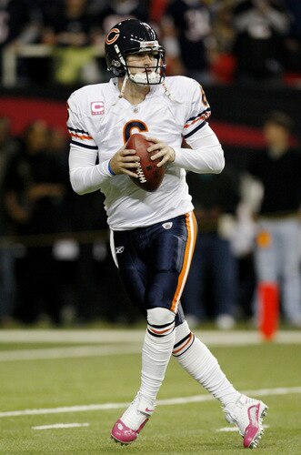 ATLANTA - OCTOBER 18:  Quarterback Jay Cutler #6 of the Chicago Bears  warms up prior to the start of the game against the Atlanta Falcons at the Georgia Dome on October 18, 2009 in Atlanta, Georgia. <br /><br /><span class="help">(Photo by Kevin C. Cox/Getty Images)</span>