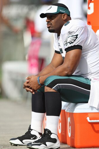 OAKLAND, CA - OCTOBER 18:  Donovan McNabb #5 of the Philadelphia Eagles looks on from the bench against the Oakland Raiders during an NFL game at the Oakland-Alameda County Coliseum on October 18, 2009 in Oakland, California.  <br /><br /><span class="help">(Photo by Jed Jacobsohn/Getty Images)</span>