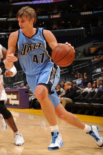 LOS ANGELES - OCTOBER 18:  Andrei Kirilenko #47 of the Utah Jazz drives along the baseline during a game against the Charlotte Bobcats at Staples Center on October 18, 2009 in Los Angeles, California. <br /><br /><span class="help">(Photo by Noah Graham/NBAE via Getty Images)</span>