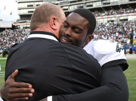 OAKLAND, CA - OCTOBER 18: Michael Vick #7 of the Philadelphia Eagles hugs head coach Tom Cable of the Oakland Raiders at the end of an NFL game at the Oakland-Alameda County Coliseum on October 18, 2009 in Oakland, California.  <br /><br /><span class="help">(Photo by Jed Jacobsohn/Getty Images)</span>