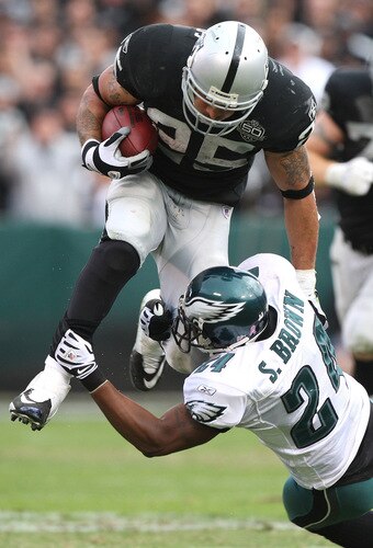 OAKLAND, CA - OCTOBER 18:  Justin Fargas #25 of the Oakland Raiders runs against Sheldon Brown #24 of the Philadelphia Eagles during an NFL game at the Oakland-Alameda County Coliseum on October 18, 2009 in Oakland, California.  <br /><br /><span class="help">(Photo by Jed Jacobsohn/Getty Images)</span>