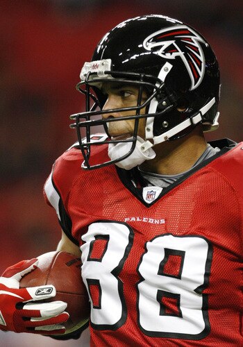 ATLANTA - OCTOBER 18:  Tight end Tony Gonzalez #88 of the Atlanta Falcons warms up before taking on the Chicago Bears in the game at the Georgia Dome on October 18, 2009 in Atlanta, Georgia. <br /><br /><span class="help">(Photo by Kevin C. Cox/Getty Images)</span>