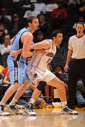 LOS ANGELES - OCTOBER 18:  Vladimir Radmanovic #10 of the Charlotte Bobcats boxes out against Kosta Koufos #41 of the Utah Jazz at Staples Center on October 18, 2009 in Los Angeles, California. <br /><br /><span class="help">(Photo by Noah Graham/NBAE via Getty Images)</span>