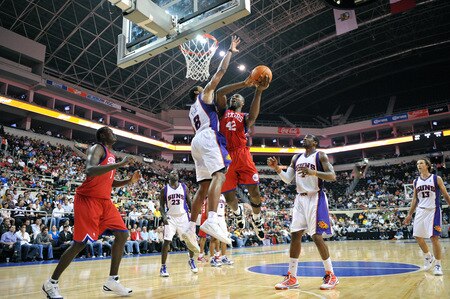 MONTERREY, MEXICO - OCTOBER 18: Elton Brand #42 of the Philadelphia 76ers shoots against Channing Frye #8 and Amar'e Stoudemire #1 of the Phoenix Suns during the game on October 18, 2009 at the Arena Monterrey in Monterrey, Mexico.  <br /><br /><span class="help">(Photo by Jesse D. Garrabrant/NBAE via Getty Images)</span>