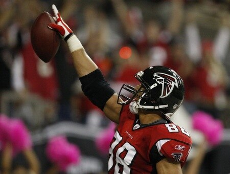 ATLANTA - OCTOBER 18:  Wide receiver Tony Gonzalez #88 of the Atlanta Falcons celebrates his 10 yard touchdown against the Chicago Bears in the second quarter of the game at the Georgia Dome on October 18, 2009 in Atlanta, Georgia. <br /><br /><span class="help">(Photo by Kevin C. Cox/Getty Images)</span>