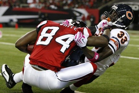 ATLANTA - OCTOBER 18: Center back Charles Tillman #33 of the Chicago Bears tackles wide receiver Roddy White #84 of the Atlanta Falcons during the third quarter of the game at the Georgia Dome on October 18, 2009 in Atlanta, Georgia. <br /><br /><span class="help">(Photo by Kevin C. Cox/Getty Images)</span>