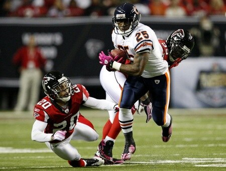 ATLANTA - OCTOBER 18: Running back Garrett Wolfe #25 of the Chicago Bears runs through Brent Grimes #20 and Jonathan Babineaux #95 of the Atlanta Falcons during the third quarter of the game at the Georgia Dome on October 18, 2009 in Atlanta, Georgia. <br /><br /><span class="help">(Photo by Kevin C. Cox/Getty Images)</span>