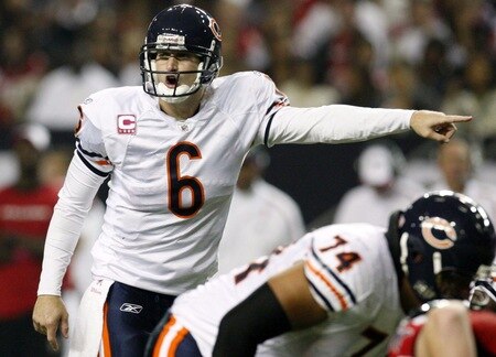 ATLANTA - OCTOBER 18: Quarterback Jay Cutler #6 of the Chicago Bears calls a play in the fourth quarter of the game against the Atlanta Falcons at the Georgia Dome on October 18, 2009 in Atlanta, Georgia. <br /><br /><span class="help">(Photo by Kevin C. Cox/Getty Images)</span>