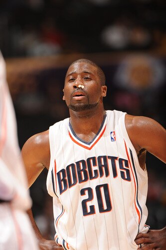 LOS ANGELES - OCTOBER 18:  Raymond Felton #20 of the Charlotte Bobcats looks on during a game against the Utah Jazz at Staples Center on October 18, 2009 in Los Angeles, California. <br /><br /><span class="help">(Photo by Noah Graham/NBAE via Getty Images)</span>