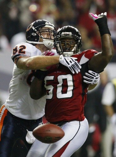 ATLANTA - OCTOBER 18:  Greg Olsen #82 of the Chicago Bears breaks up a pass intended for Curtis Lofton #50 of the Atlanta Falcons during the game at the Georgia Dome on October 18, 2009 in Atlanta, Georgia. The Falcons won the game 21-14. <br /><br /><span class="help">(Photo by Kevin C. Cox/Getty Images)</span>
