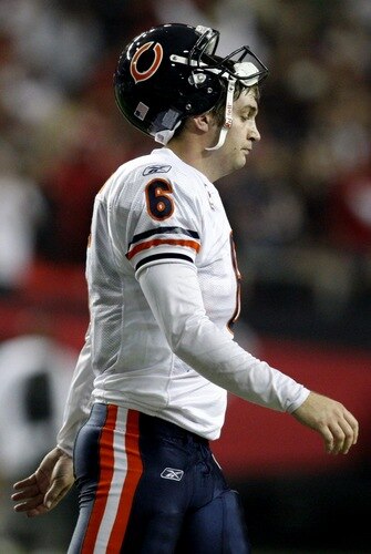 ATLANTA - OCTOBER 18: Quarterback Jay Cutler #6 of the Chicago Bears leaves the field in the final minutes of the game against the Atlanta Falcons at the Georgia Dome on October 18, 2009 in Atlanta, Georgia. The Falcons won the game 21-14. <br /><br /><span class="help">(Photo by Kevin C. Cox/Getty Images)s)</span>