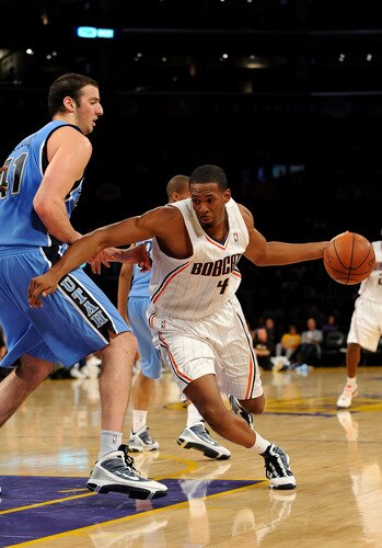 LOS ANGELES, CA - OCTOBER 18:  Derrick Brown#4 of the Charlotte Bobcats drives against Kosta Koufos #41 of the Utah Jazz durng a preseason game at Staples Center on October 18, 2009 in Los Angeles, California.  <br /><br /><span class="help">(Photo by Lisa Blumenfeld/NBAE/Getty Images)</span>