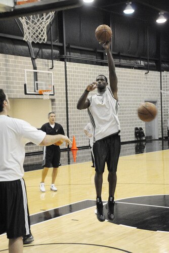 SAN ANTONIO - OCTOBER 19: Antonio McDyess of the San Antonio Spurs puts up a shot during training camp on October 19, 2009 at the AT&T Center in San Antonio, Texas. <br /><br /><span class="help">(Photo by D. Clarke Evans/NBAE via Getty Images)</span>