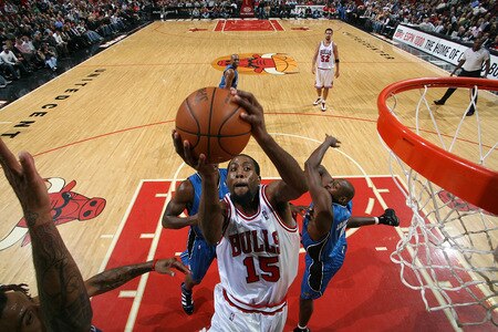 CHICAGO - OCTOBER 19:  John Salmons #15 of the Chicago Bulls shoots a layup past Anthony Johnson #8 of the Orlando Magic during a pre-season game on October 19, 2009 at the United Center in Chicago, Illinois.  <br /><br /><span class="help">(Photo by Gary Dineen/NBAE via Getty Images)s)</span>