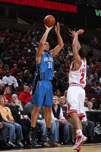 CHICAGO - OCTOBER 19: Ryan Anderson #33 of the Orlando Magic shoots a jumpshot against Jannero Pargo #2 of the Chicago Bulls during a pre-season game on October 19, 2009 at the United Center in Chicago, Illinois.  <br /><br /><span class="help">(Photo by Gary Dineen/NBAE via Getty Images)</span>