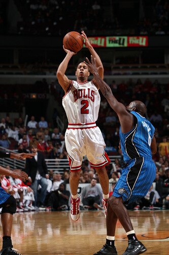 CHICAGO - OCTOBER 19: Jannero Pargo #2 of the Chicago Bulls shoots a jumpshot against Anthony Johnson #8 of the Orlando Magic during a pre-season game on October 19, 2009 at the United Center in Chicago, Illinois.  <br /><br /><span class="help">(Photo by Gary Dineen/NBAE via Getty Images)</span>