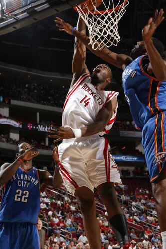 HOUSTON - OCTOBER 19:  Carl Landry #14 of the Houston Rockets shoots the ball over Jeff Green #22 of the Oklahoma City Thunder on October 19, 2009 at the Toyota Center in Houston, Texas. <br /><br /><span class="help">(Photo by Bill Baptist/NBAE via Getty Images)</span>