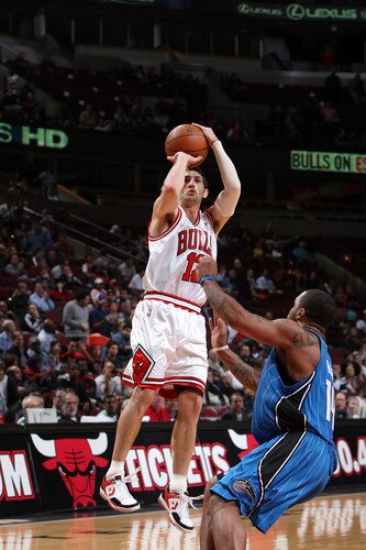 CHICAGO - OCTOBER 19: Kirk Hinrich #12 of the Chicago Bulls shoots a jumpshot against Jameer Nelson #14 of the Orlando Magic during a pre-season game on October 19, 2009 at the United Center in Chicago, Illinois.  <br /><br /><span class="help">(Photo by Gary Dineen/NBAE via Getty Images)</span>