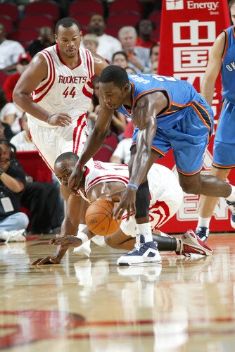 HOUSTON - OCTOBER 19: Jeff Green #22 of the Oklahoma City Thunder and Carl Landry #14 of the Houston Rockets battle for the ball on October 19, 2009 at the Toyota Center in Houston, Texas. <br /><br /><span class="help">(Photo by Bill Baptist/NBAE via Getty Images)</span>