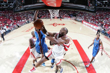 HOUSTON - OCTOBER 19: Carl Landry #14 of the Houston Rockets shoots the ball against the Oklahoma City Thunder on October 19, 2009 at the Toyota Center in Houston, Texas. <br /><br /><span class="help">(Photo by Bill Baptist/NBAE via Getty Images)</span>
