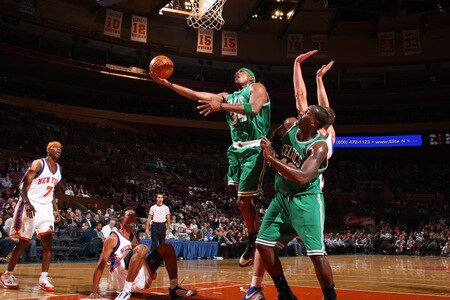 NEW YORK - OCTOBER 20: Paul Pierce #34 of the Boston Celtics shoots against Jared Jeffries #20 of the New York Knicks on October 20, 2009 at Madison Square Garden in New York City. <br /><br /><span class="help">(Photo by Nathaniel S. Butler/NBAE via Getty Images)</span>