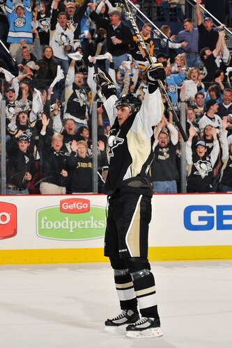PITTSBURGH - OCTOBER 20: Forward Evgeni Malkin #71 of the Pittsburgh Penguins celebrates his first period power play goal against the St. Louis Blues on October 20, 2009 at Mellon Arena in Pittsburgh, Pennsylvania.  <br /><br /><span class="help">(Photo by Jamie Sabau/Getty Images)</span>