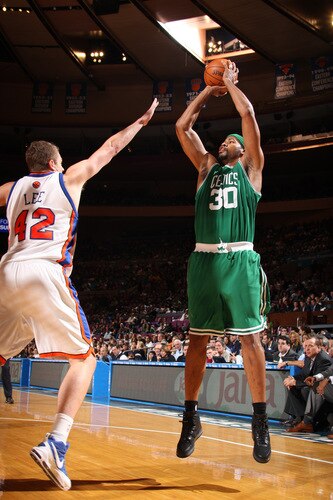 NEW YORK - OCTOBER 20: Rasheed Wallace #30 of the Boston Celtics shoots against David Lee #42 of the New York Knicks on October 20, 2009 at Madison Square Garden in New York City. <br /><br /><span class="help">(Photo by Nathaniel S. Butler/NBAE via Getty Images)</span>