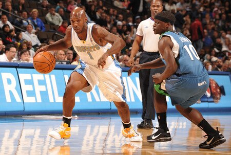 DENVER - OCTOBER 20: Chauncey Billups #7 of the Denver Nuggets goes to the basket against Jonny Flynn #10 of the Minnesota Timberwolves on October 20, 2009 at the Pepsi Center in Denver, Colorado. <br /><br /><span class="help">(Photo by Garrett W. Ellwood/NBAE via Getty Images)</span>
